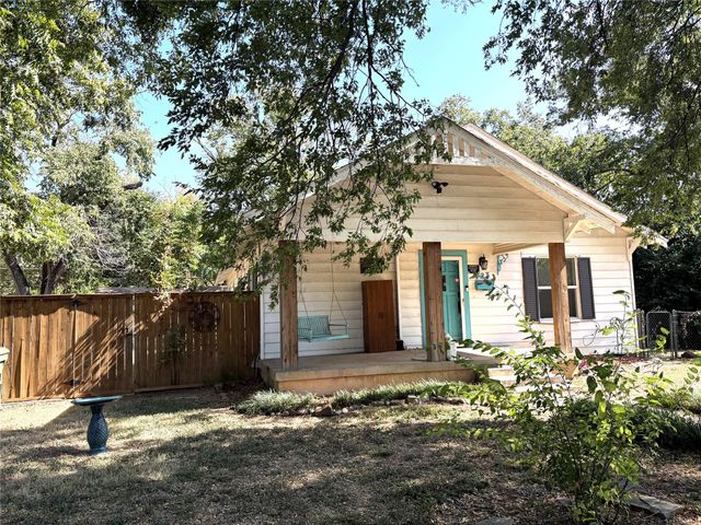 723 Woodrow Street, Arlington, TX 76012