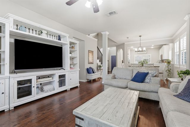 807 Huebner Way, Burleson, TX 76028