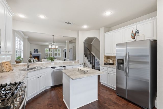 807 Huebner Way, Burleson, TX 76028