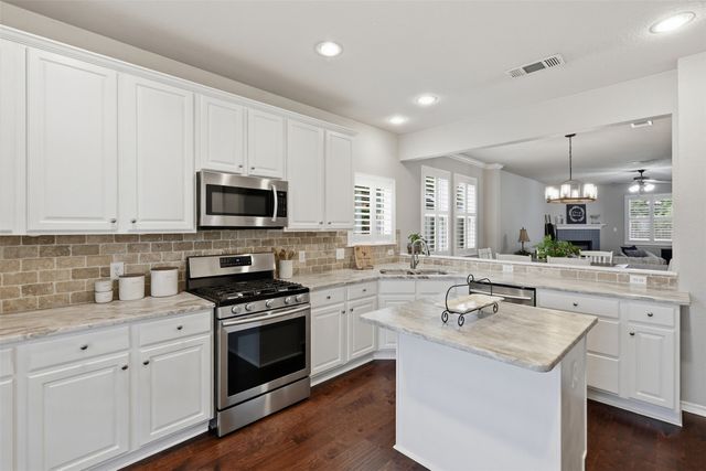 807 Huebner Way, Burleson, TX 76028