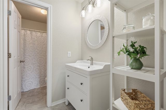 807 Huebner Way, Burleson, TX 76028