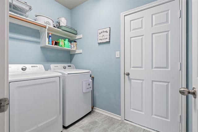 807 Huebner Way, Burleson, TX 76028