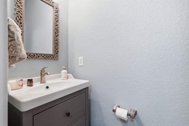 807 Huebner Way, Burleson, TX 76028