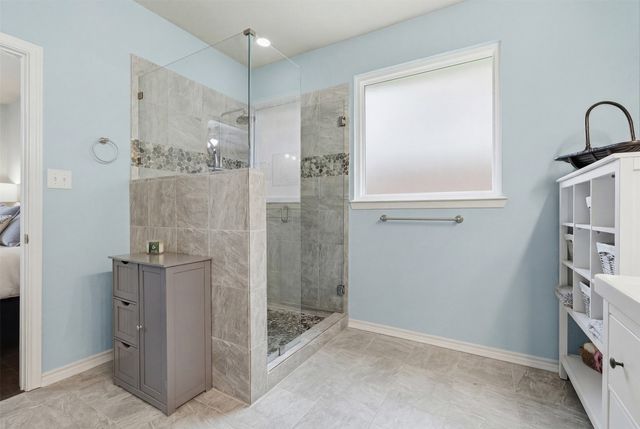 807 Huebner Way, Burleson, TX 76028