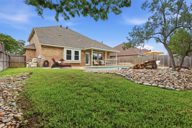807 Huebner Way, Burleson, TX 76028