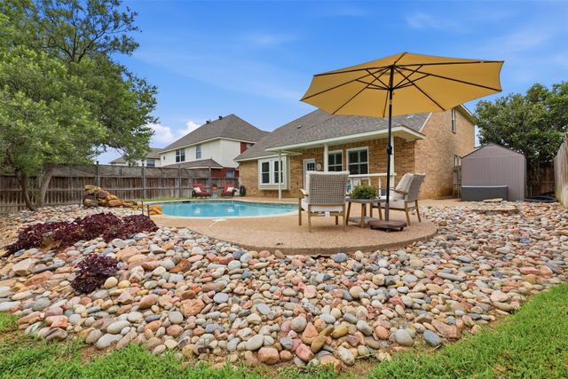 807 Huebner Way, Burleson, TX 76028