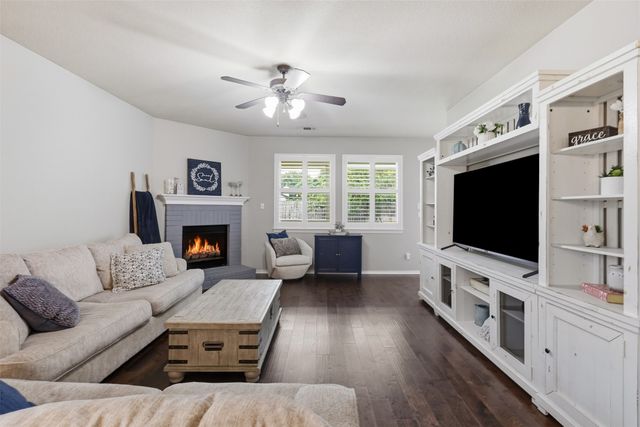 807 Huebner Way, Burleson, TX 76028