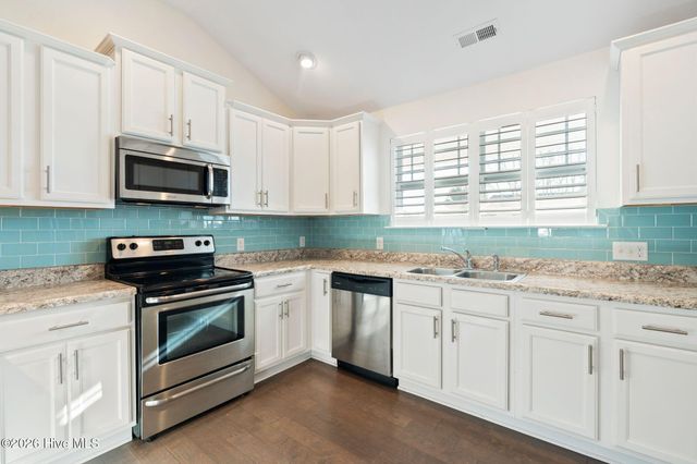 4238 Cherry Laurel Drive SE, Southport, NC 28461