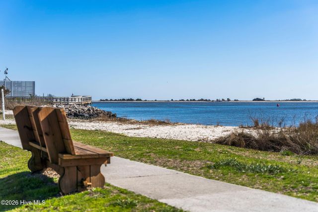 4238 Cherry Laurel Drive SE, Southport, NC 28461