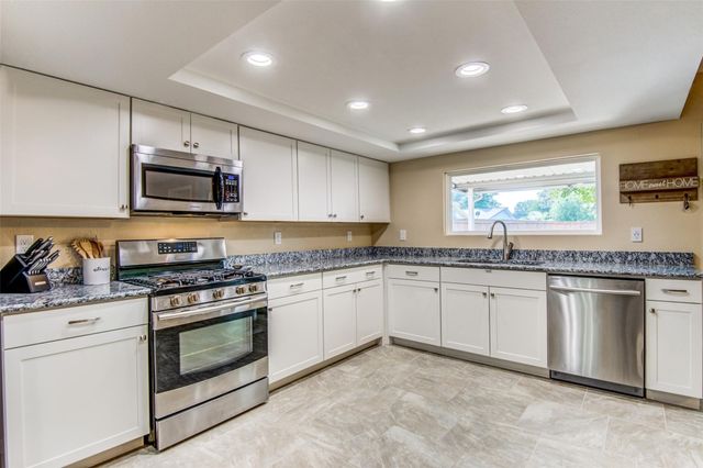 6005 Blair Oaks Drive, The Colony, TX 75056
