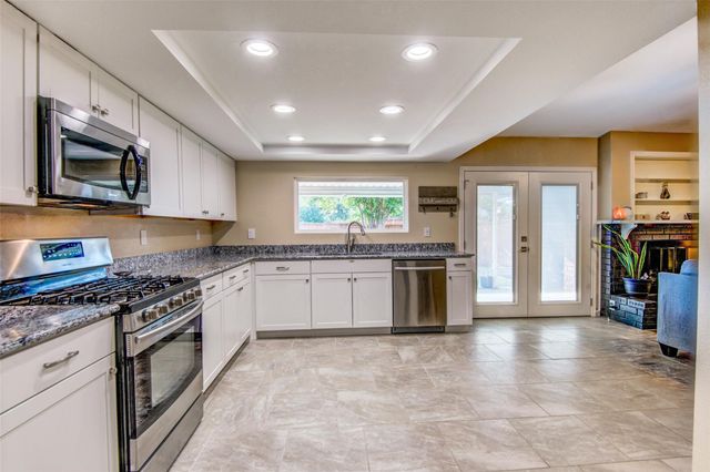 6005 Blair Oaks Drive, The Colony, TX 75056