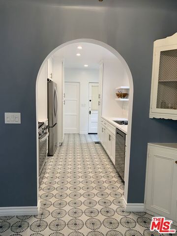 8673 W Olympic Boulevard, Los Angeles, CA 90035