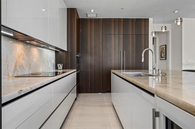 111 GOLDEN GATE POINT 802PH, Sarasota, FL 34236