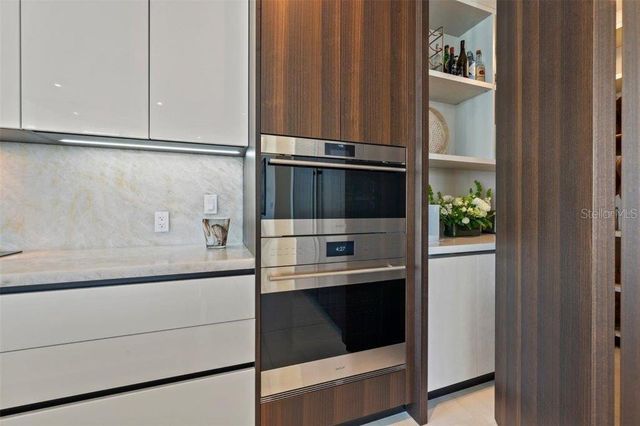 111 GOLDEN GATE POINT 802PH, Sarasota, FL 34236