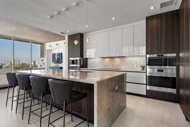 111 GOLDEN GATE POINT 802PH, Sarasota, FL 34236