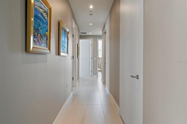 111 GOLDEN GATE POINT 802PH, Sarasota, FL 34236