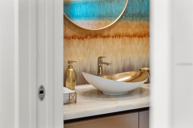 111 GOLDEN GATE POINT 802PH, Sarasota, FL 34236