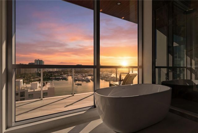 111 GOLDEN GATE POINT 802PH, Sarasota, FL 34236