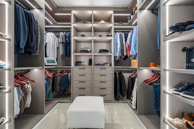 111 GOLDEN GATE POINT 802PH, Sarasota, FL 34236