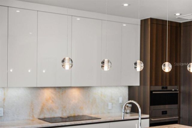 111 GOLDEN GATE POINT 802PH, Sarasota, FL 34236