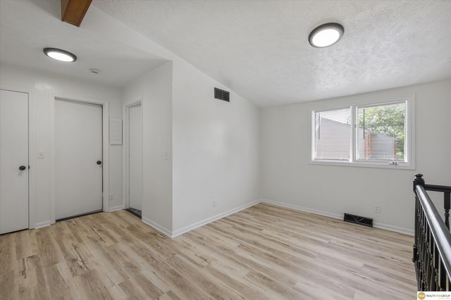 3505 S 56th Plaza, Omaha, NE 68106