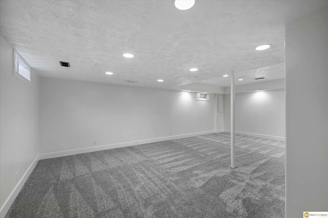 3505 S 56th Plaza, Omaha, NE 68106
