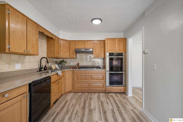 3505 S 56th Plaza, Omaha, NE 68106