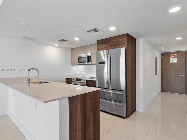 9261 E Bay Harbor Dr 501, Bay Harbor Islands, FL 33154