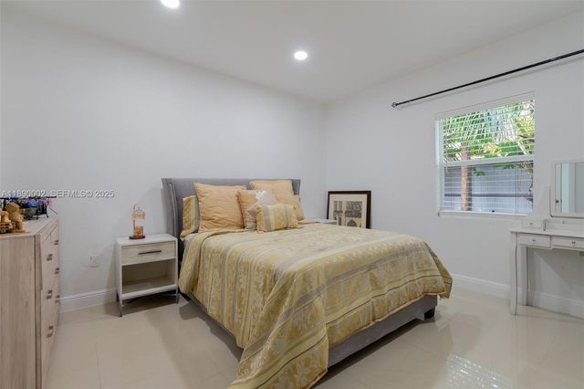 521 S Florida Mango Road, West Palm Beach, FL 33406