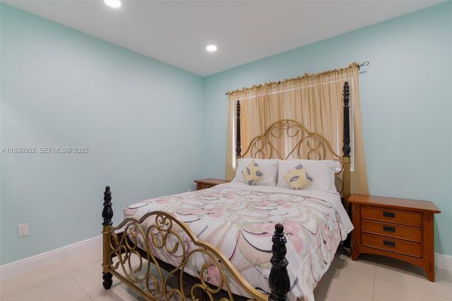 521 S Florida Mango Road, West Palm Beach, FL 33406