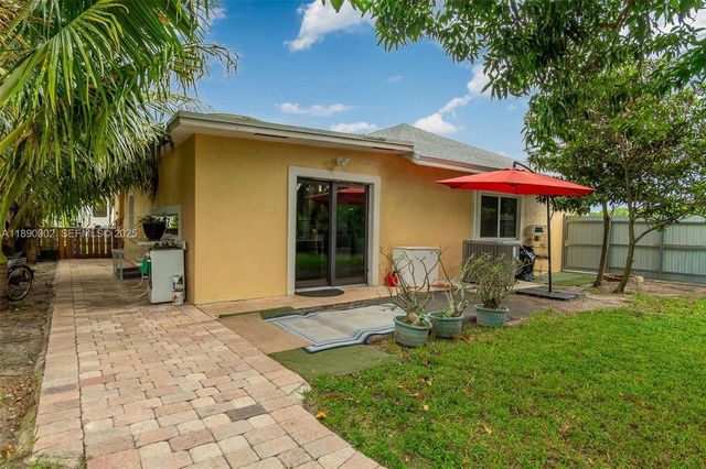 521 S Florida Mango Road, West Palm Beach, FL 33406