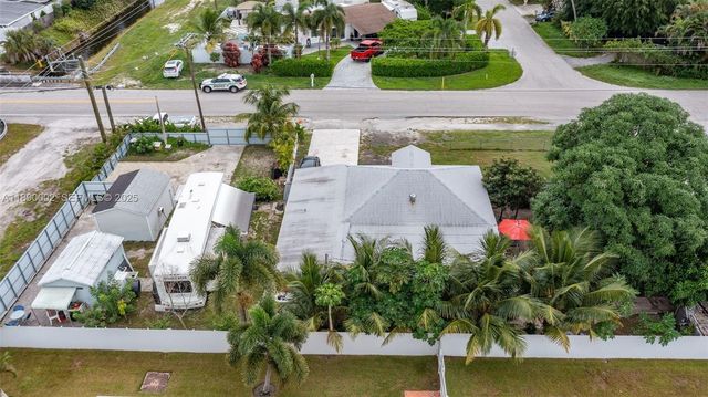 521 S Florida Mango Road, West Palm Beach, FL 33406