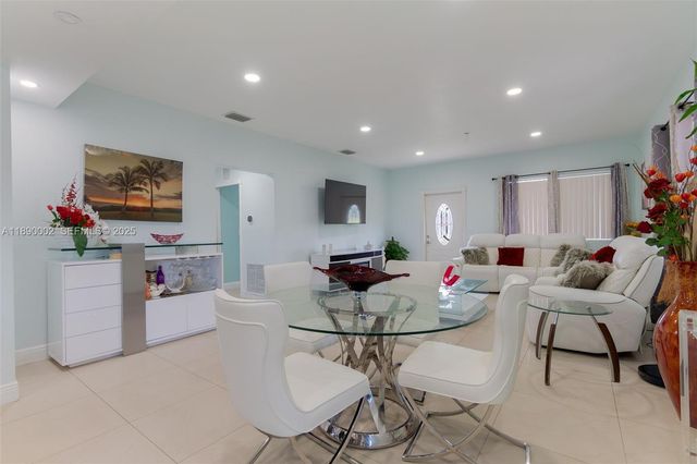 521 S Florida Mango Road, West Palm Beach, FL 33406