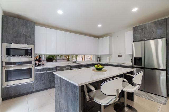 521 S Florida Mango Road, West Palm Beach, FL 33406
