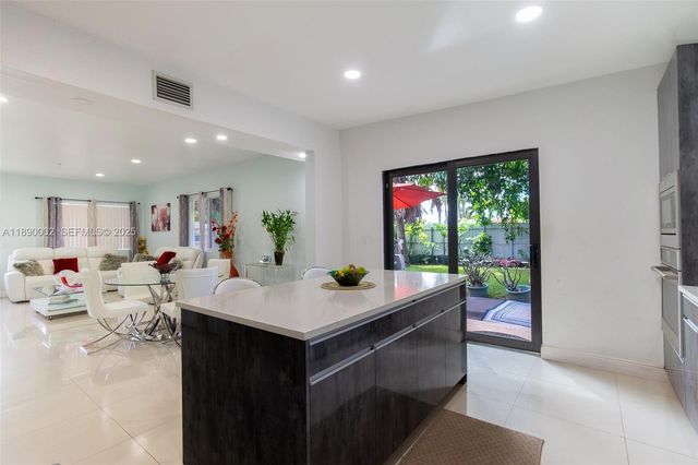 521 S Florida Mango Road, West Palm Beach, FL 33406