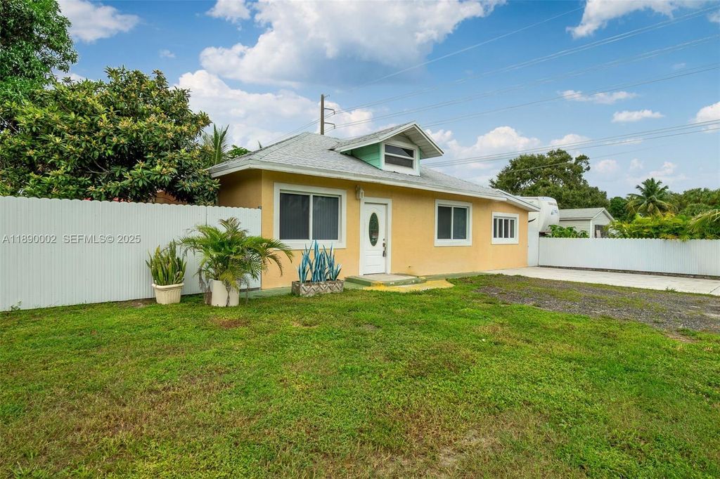 521 S Florida Mango Road, West Palm Beach, FL 33406