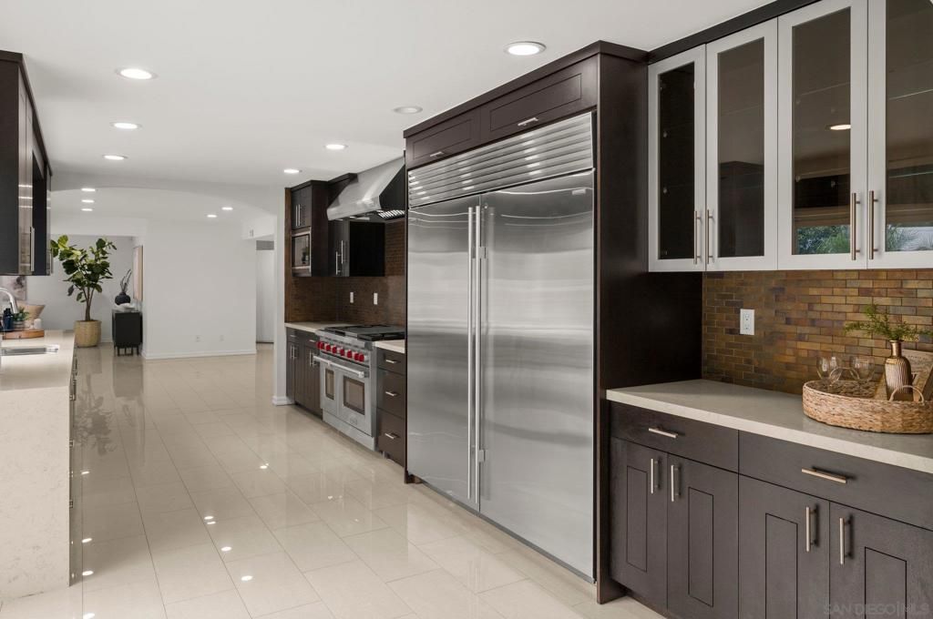 Image 11 of property listing at 2505 Hidden Valley Pl, La Jolla, CA 92037