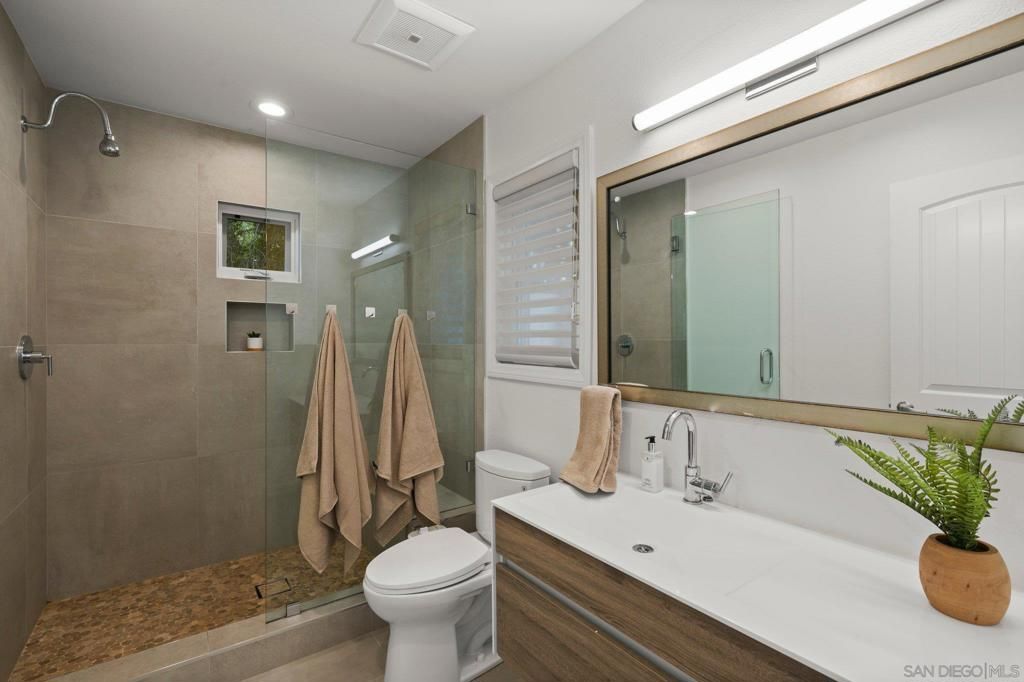 Image 20 of property listing at 2505 Hidden Valley Pl, La Jolla, CA 92037