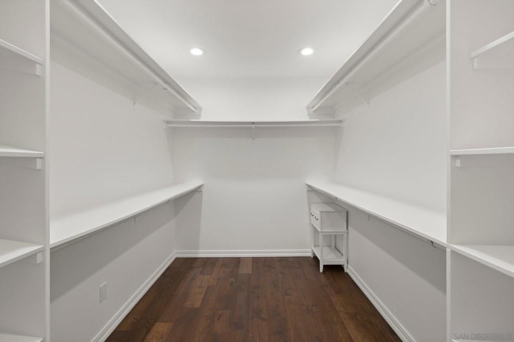 Image 21 of property listing at 2505 Hidden Valley Pl, La Jolla, CA 92037