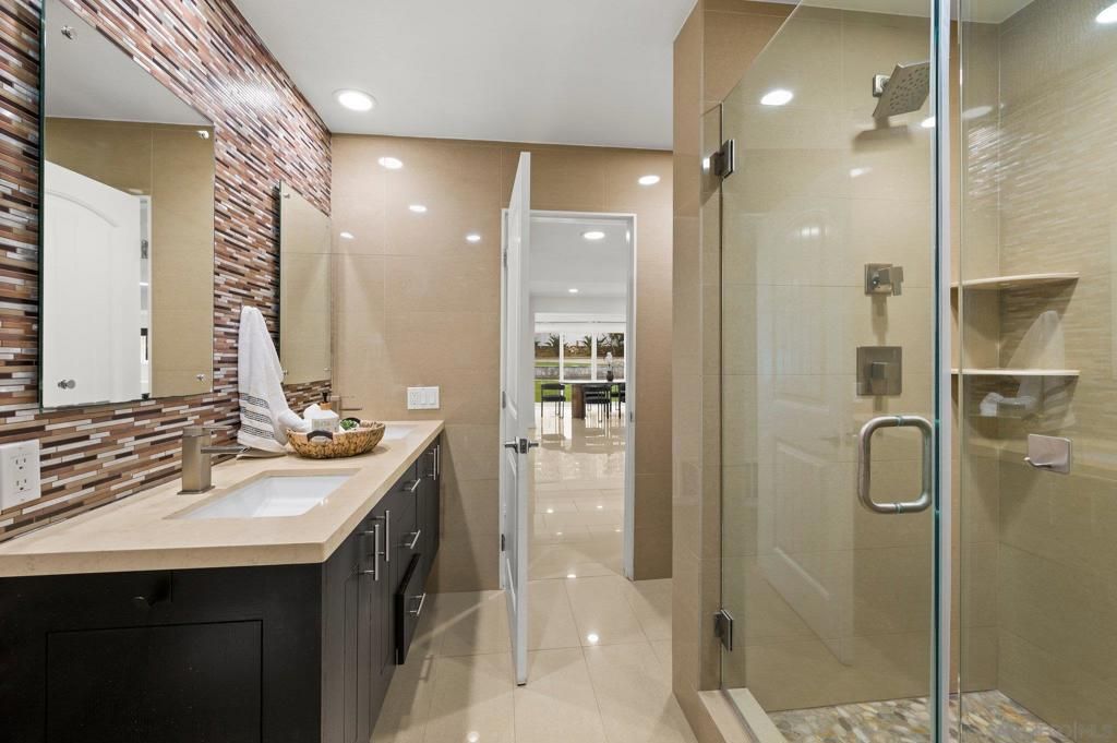 Image 24 of property listing at 2505 Hidden Valley Pl, La Jolla, CA 92037