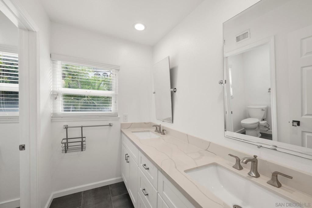 Image 34 of property listing at 2505 Hidden Valley Pl, La Jolla, CA 92037