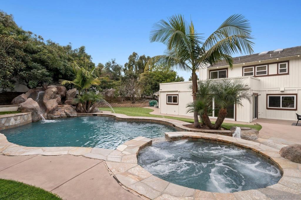 Image 45 of property listing at 2505 Hidden Valley Pl, La Jolla, CA 92037