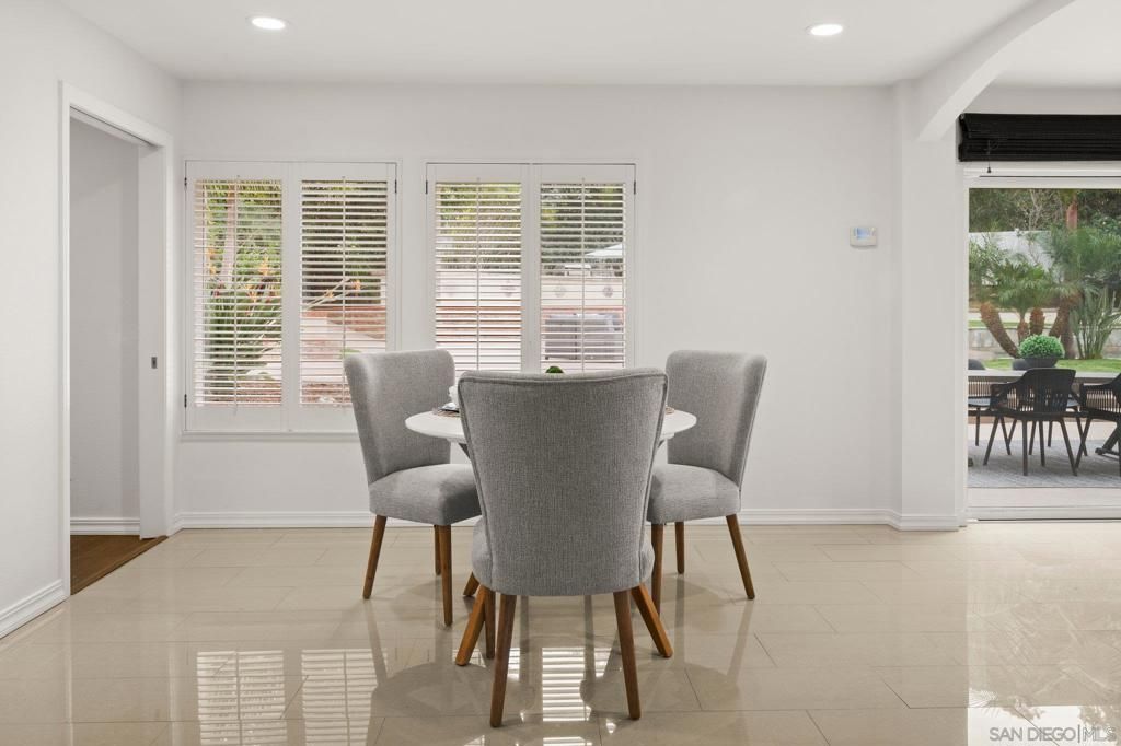 Image 8 of property listing at 2505 Hidden Valley Pl, La Jolla, CA 92037