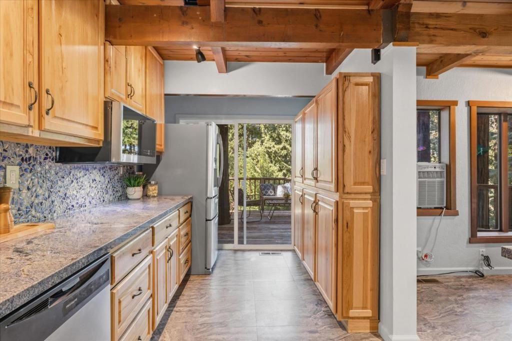 Image 18 of property listing at 18081 Redwood Drive, Los Gatos, CA 95033