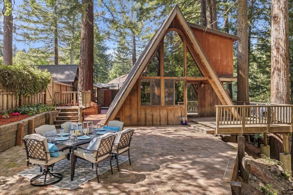 Image 3 of property listing at 18081 Redwood Drive, Los Gatos, CA 95033