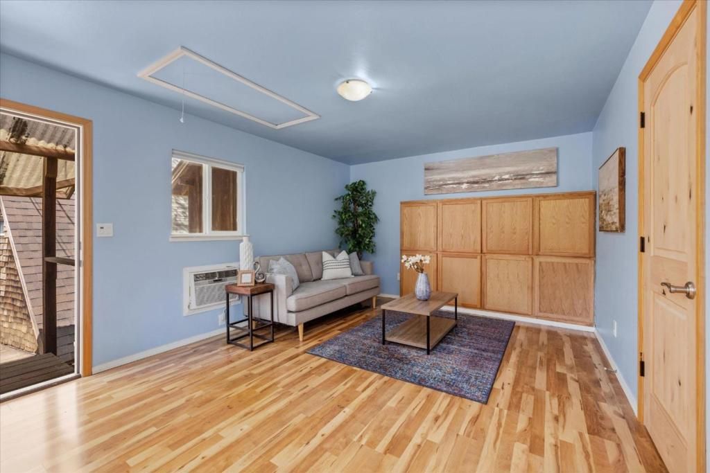 Image 34 of property listing at 18081 Redwood Drive, Los Gatos, CA 95033