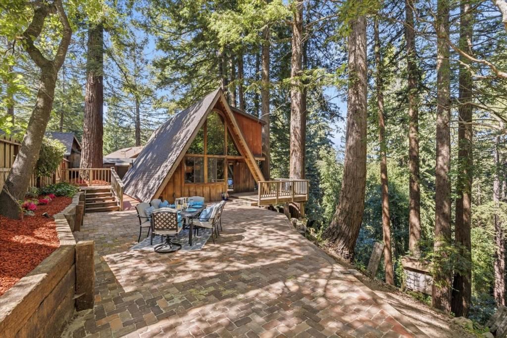 Image 44 of property listing at 18081 Redwood Drive, Los Gatos, CA 95033