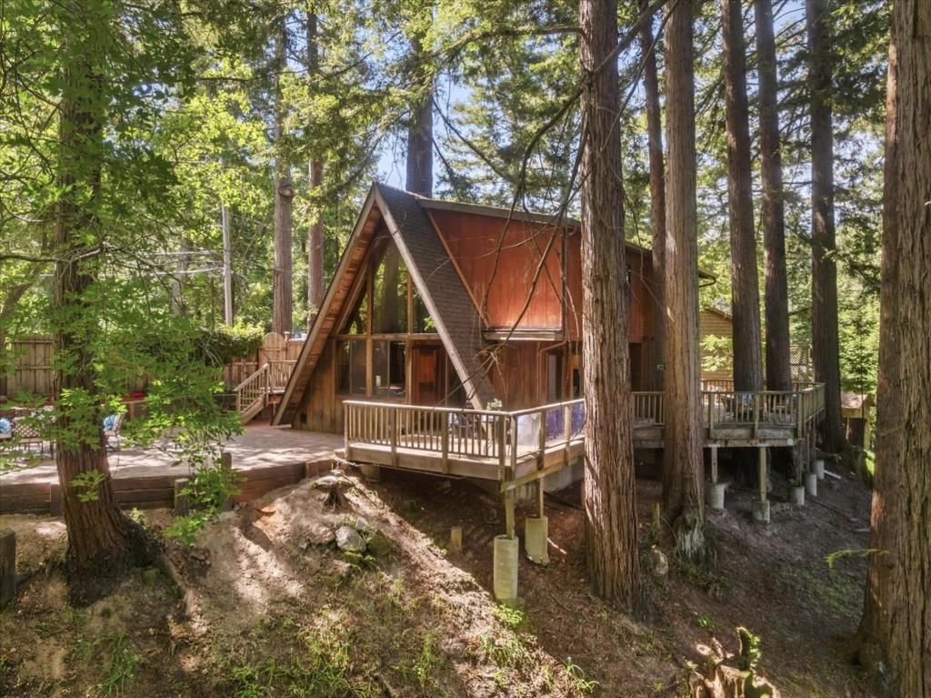 Image 45 of property listing at 18081 Redwood Drive, Los Gatos, CA 95033