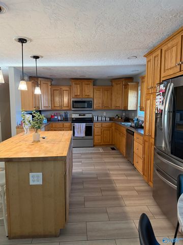 304 Hannah Avenue SE, Attalla, AL 35954