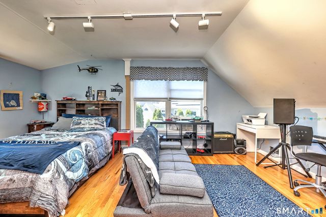 71 Canterbury Lane, Milford, CT 06460